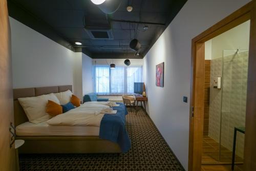 2020 Best EU Art Boutique Capsule Hostel CHORS - image 5