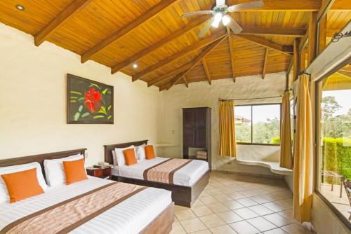 Arenal Volcano Inn - image 2