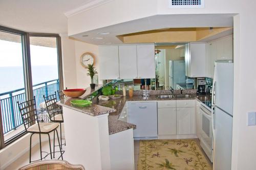 Brighton Tower 2105 Penthouse Condo - image 2