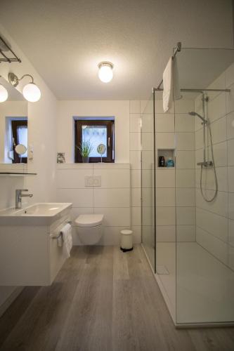 Fürdőszoba, Ferienwohnung Charlotte in Weisenheim am Sand