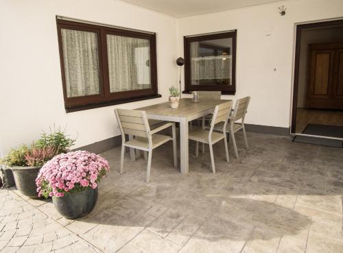 Erkély/terasz, Ferienwohnung Charlotte in Weisenheim am Sand