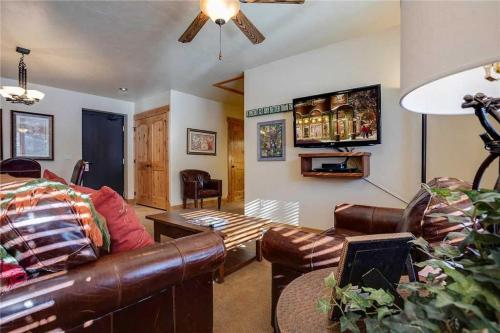

6116 Bear Lodge, Trappeur's Crossing