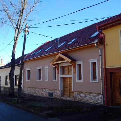  By Aranykert, Pension in Eger