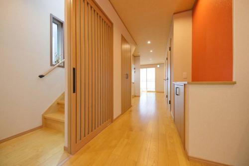 Economy Twin Room image 10