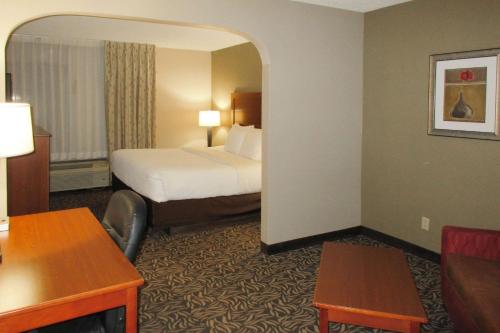 Clarion Inn & Suites - University Area in Cortland, USA