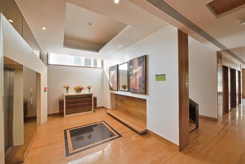 ردهة, فندق ليفيو مومباي (Hotel Leafio Mumbai) in كورلا