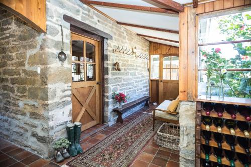 Grand Cru Estate Homestead in Springton