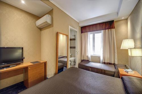 939 Hotel - image 11