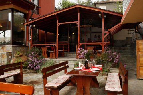 Dārzs, Armira Family Hotel in Ivailovgrada