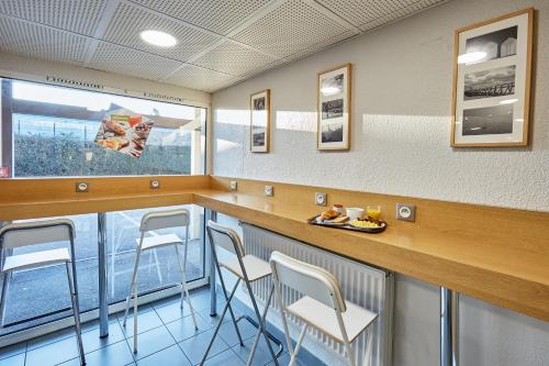 Їжа та напої, B&B HOTEL CAEN Sud in Іфс