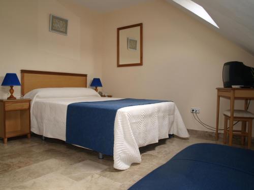 2 twin beds