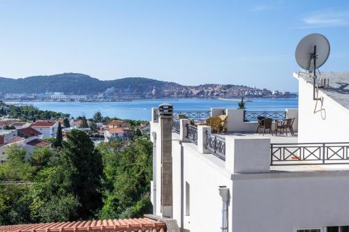 Apartment with Sea View image 5