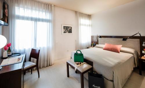 Park Hotel - image 4
