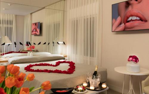 Park Hotel - image 2