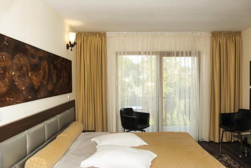 Double or Twin Room with Pool Access image 3