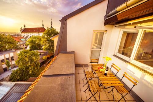HOME ALONE 5BR+3BATH Penthouse in center of Prague - main image