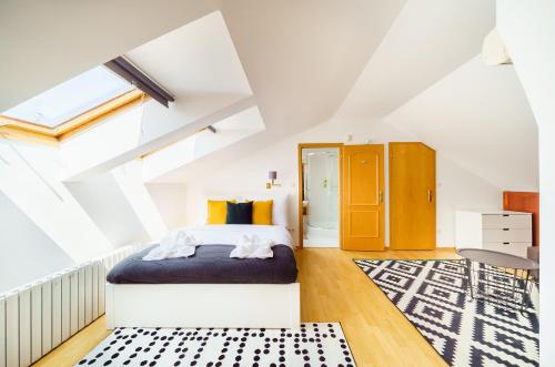 HOME ALONE 5BR+3BATH Penthouse in center of Prague - image 5