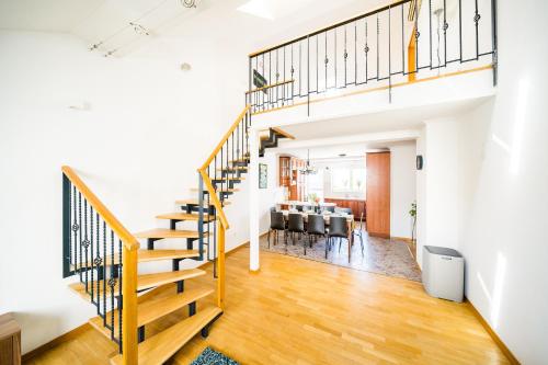 HOME ALONE 5BR+3BATH Penthouse in center of Prague, Прага (фото 5)