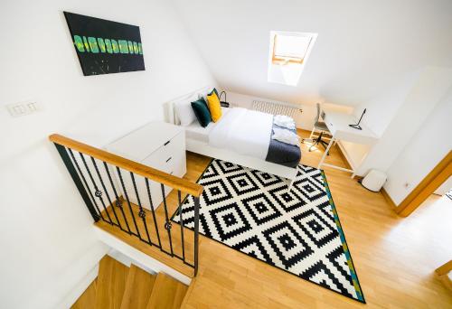 HOME ALONE 5BR+3BATH Penthouse in center of Prague - image 10
