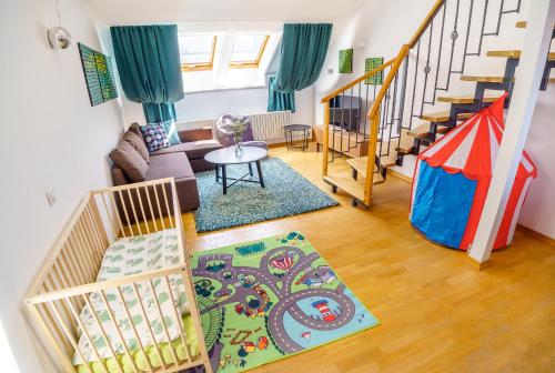 HOME ALONE 5BR+3BATH Penthouse in center of Prague - image 7