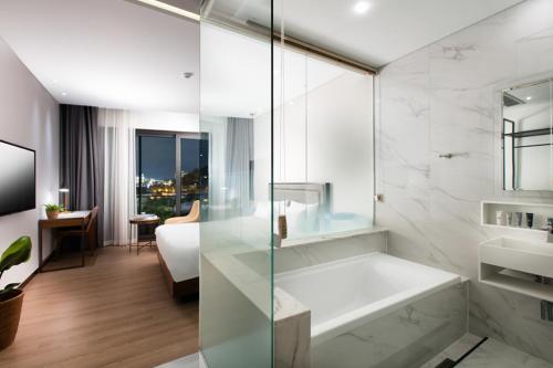 N Bridge Hotel_2_image