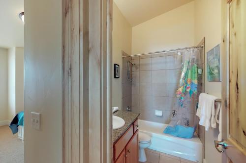 Bear Hollow Beauty - image 5