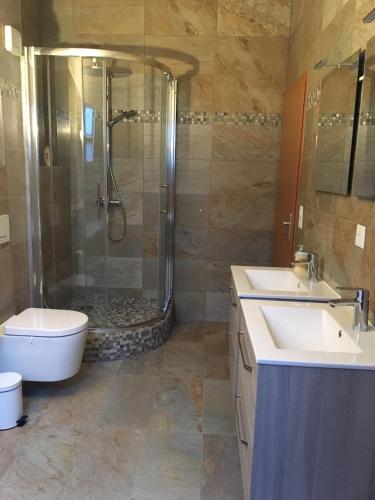 Queen Guest Room