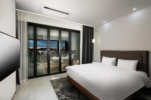 N Bridge Hotel in Jeonju-si