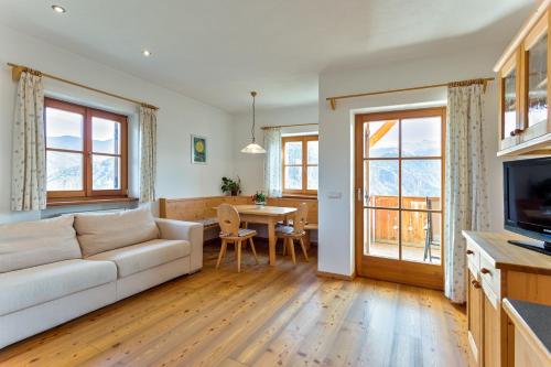 Apartment with Mountain View