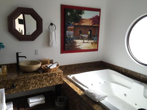 room detail thumbnail 2