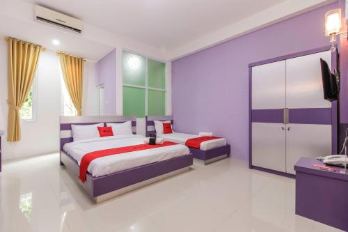 Family Room room in RedDoorz Plus near Stasiun Bekasi