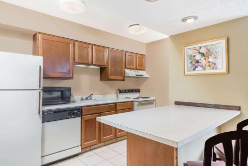 Hawthorn Extended Stay by Wyndham Columbus Hawthorn Extended Stay by Wyndham Columbus