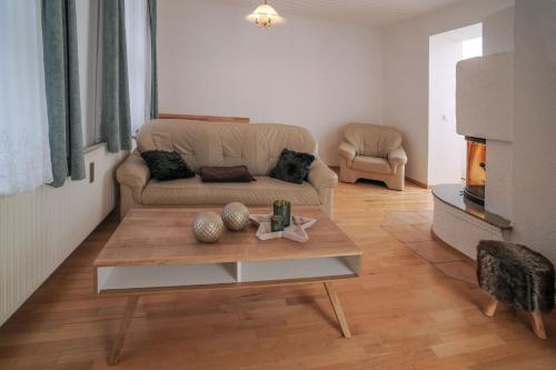 Deluxe Room (2 Adults + 1 Child) image 8