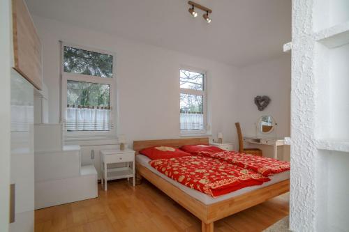 Deluxe Room (2 Adults + 1 Child) image 5