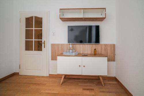 Deluxe Room (2 Adults + 1 Child) image 9