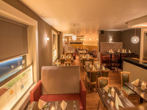 Restaurant, Clew Bay Hotel in Westport