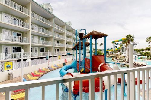 Harbourside at Marker Condos - main image