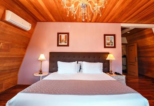 Master Double or Twin Room image 3