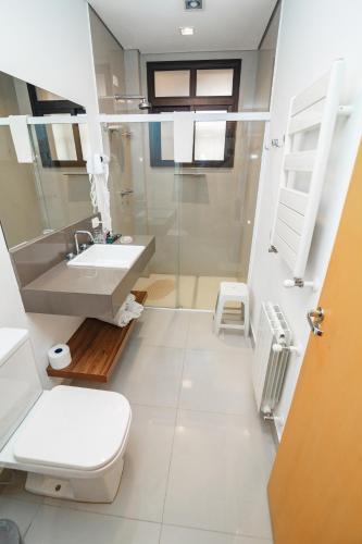Deluxe Double or Twin Room image 5