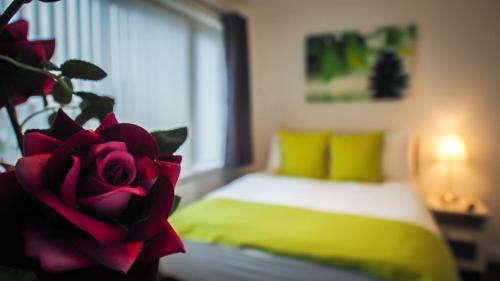 Ur City Pad - 4 bedrooms - 4 bathrooms - Somerset House - main image