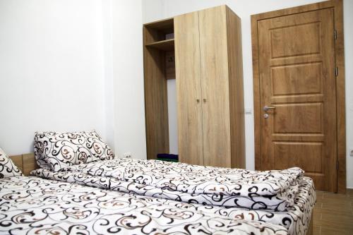 Twin Room image 4