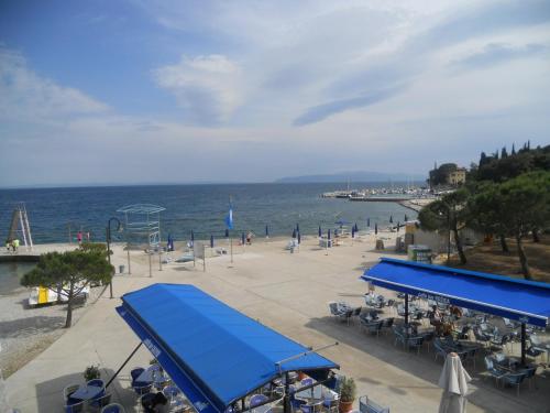 Strand, Apartments Kolmanic, sea view, free privat parking in Poljane