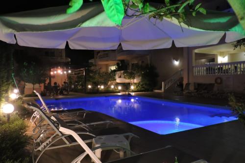 Golden Rose Suites - image 4