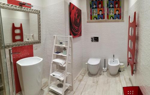 Two Chic Guesthouse - image 4