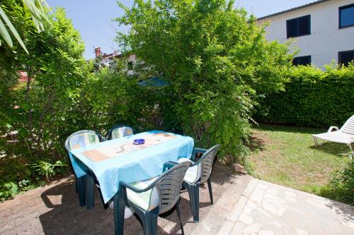 Apartments Mladenka - image 9