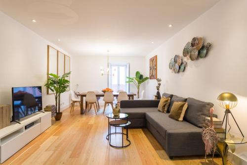  Sao Bento Palace Three-Bedroom Apartment w/ Parking - by LU Holidays, Ferienwohnung in Lissabon