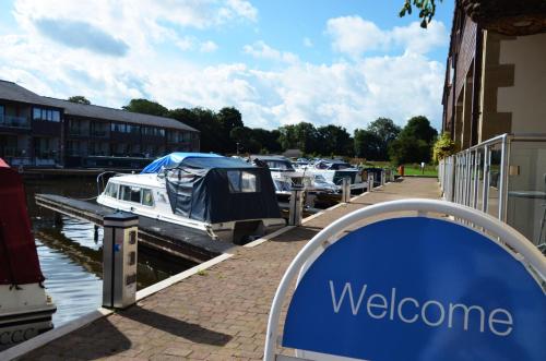 Tewitfield Marina - image 11