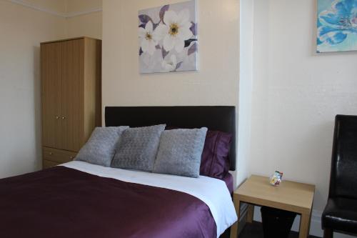 John St Town House - Self Catering - Guesthouse Style - Great Value Family And Double Rooms, Workington, Cumbria