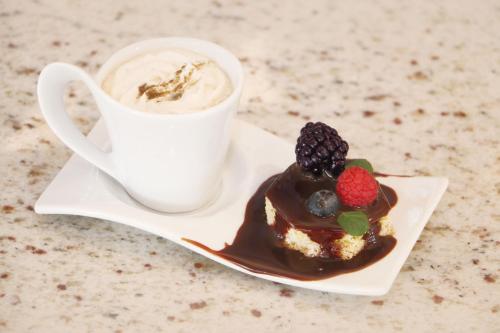 金叶酒店及套房 