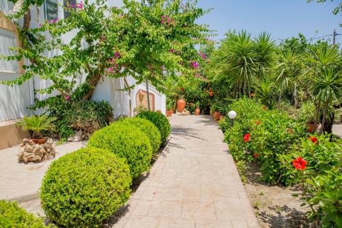  Paul's Garden Studios in Charaki